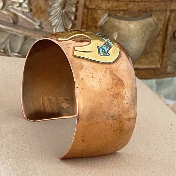Vintage Copper & Brass Abalone Shell Inlay Native Bear Cuff Bracelet - Picture 5 of 13
